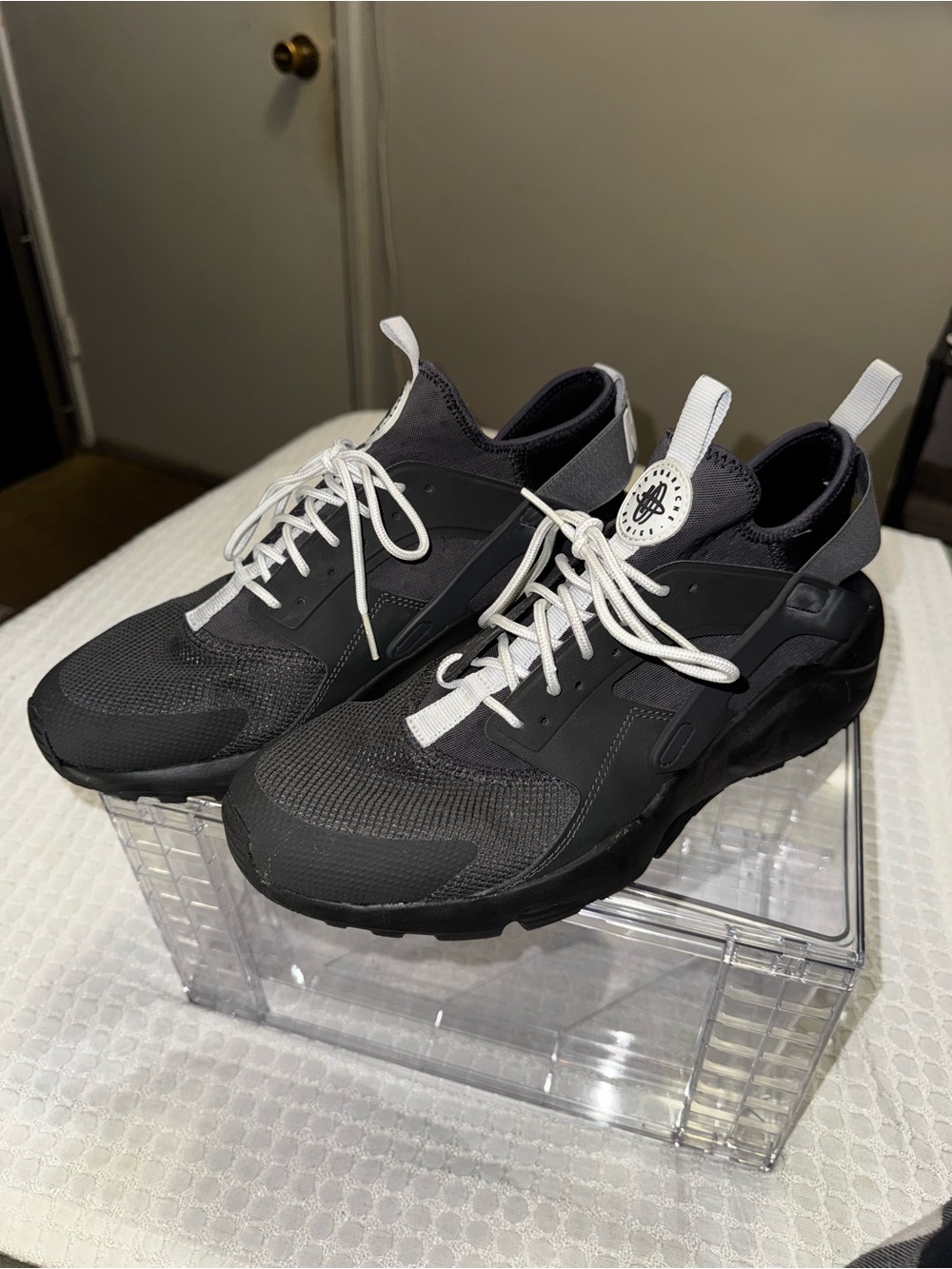 Nike Men's Black Sneakers with White Laces